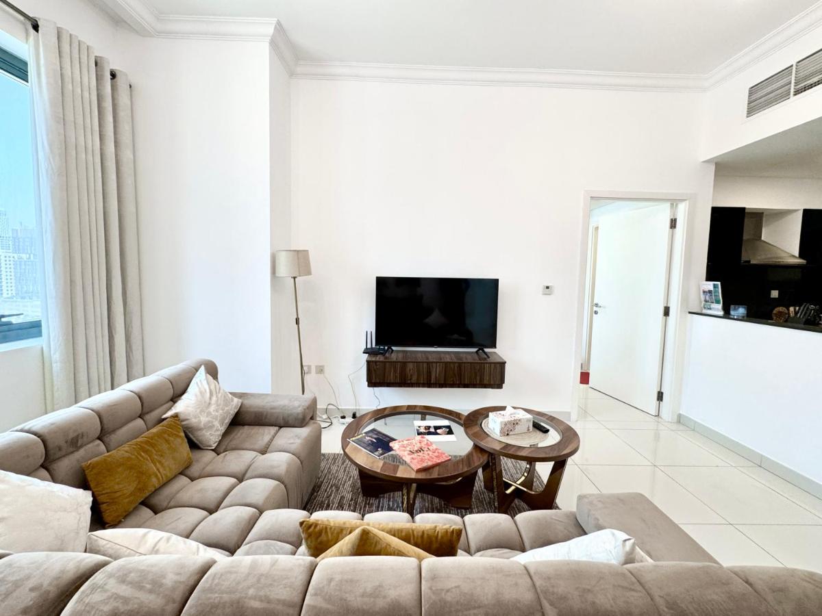 Royal Maison Deluxe 2 Br in Executive Bay - 2