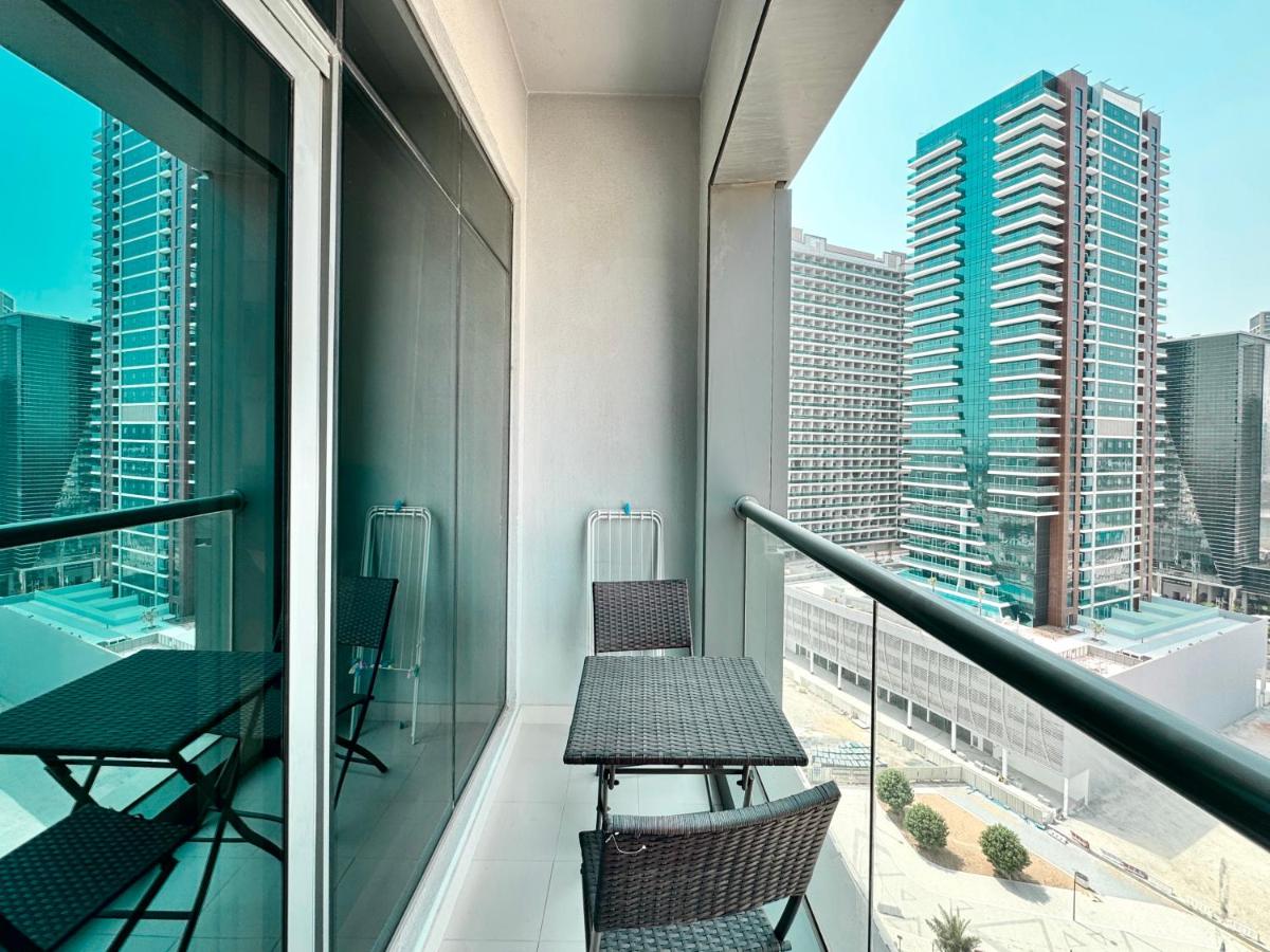 Royal Maison Deluxe 2 Br in Executive Bay - 5