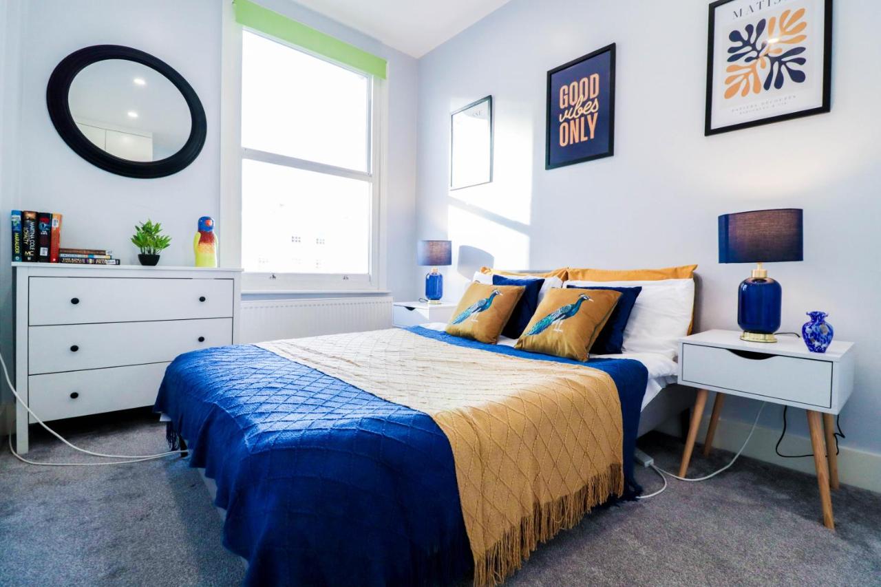 Deluxe Battersea 2-Bed 2 Minutes From Station - 2