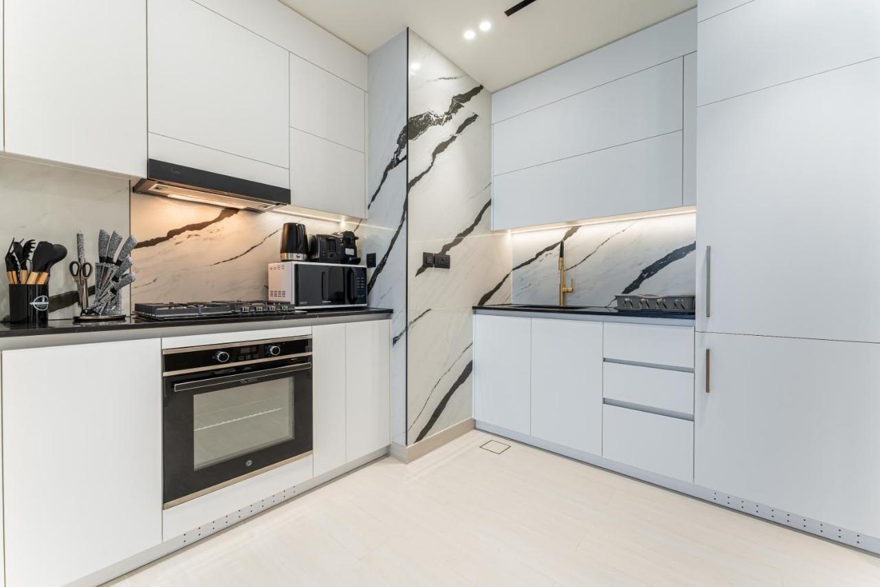 ALiving Modern 1BR I Waterfront Living I Trillionaire Residences by Binghatti - 5