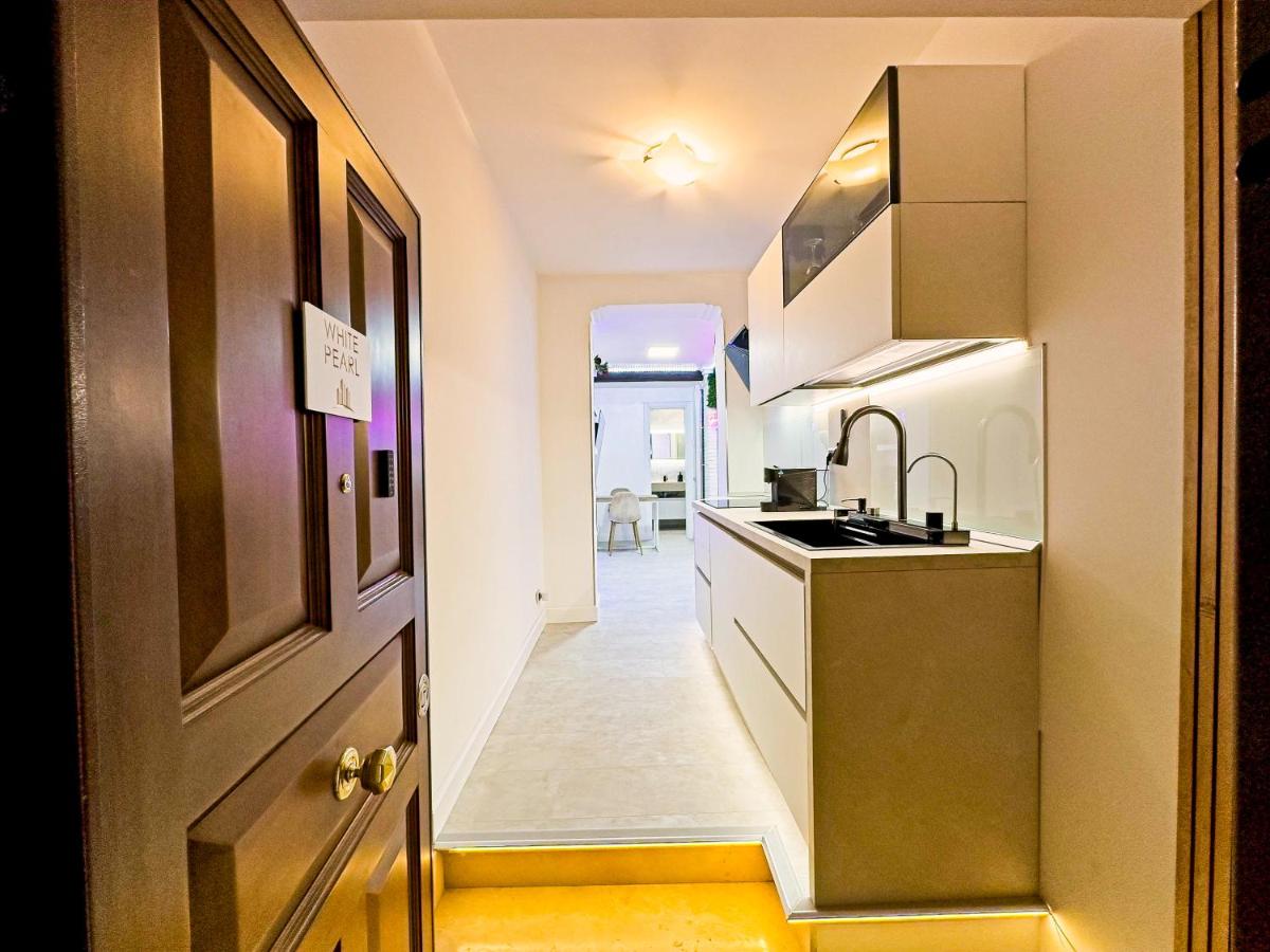 White Pearl Exclusive Apartment - 3