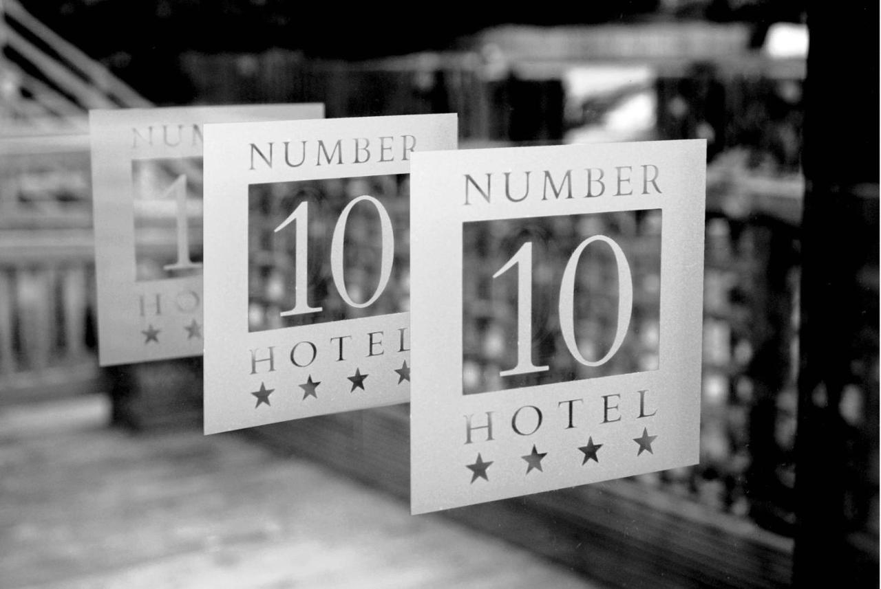 Number 10 Hotel - Laterooms