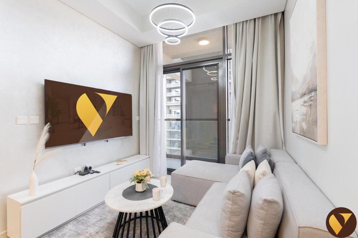 Vogue Vacation Homes, Business Bay Aykon City Close to Downtown Burj Khalifa and Dubai Mall Burj Khalifa and Dubai Mall, One Bedroom Apartment with Balcony and City View, Access to all Amenities - 2