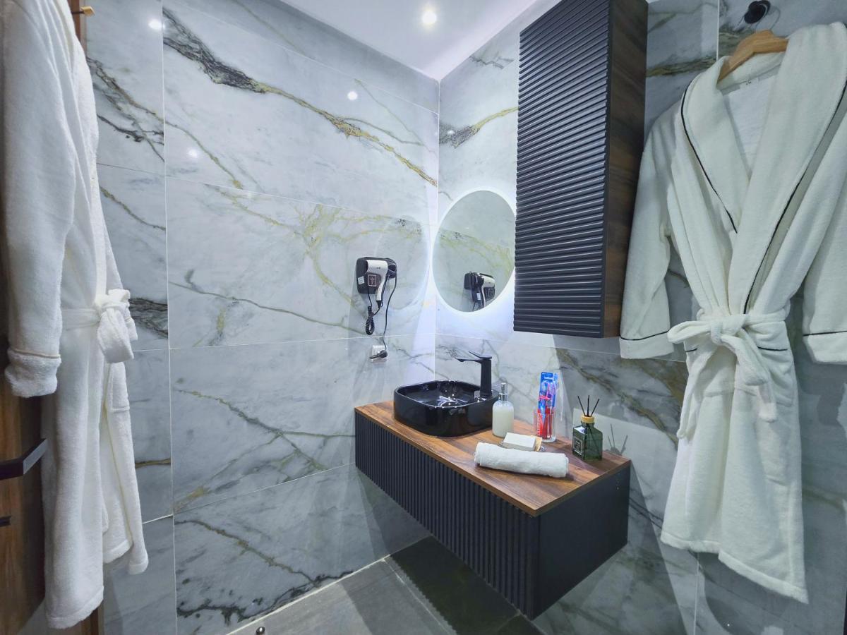 Central New 1BR Next to the Train Station - 3