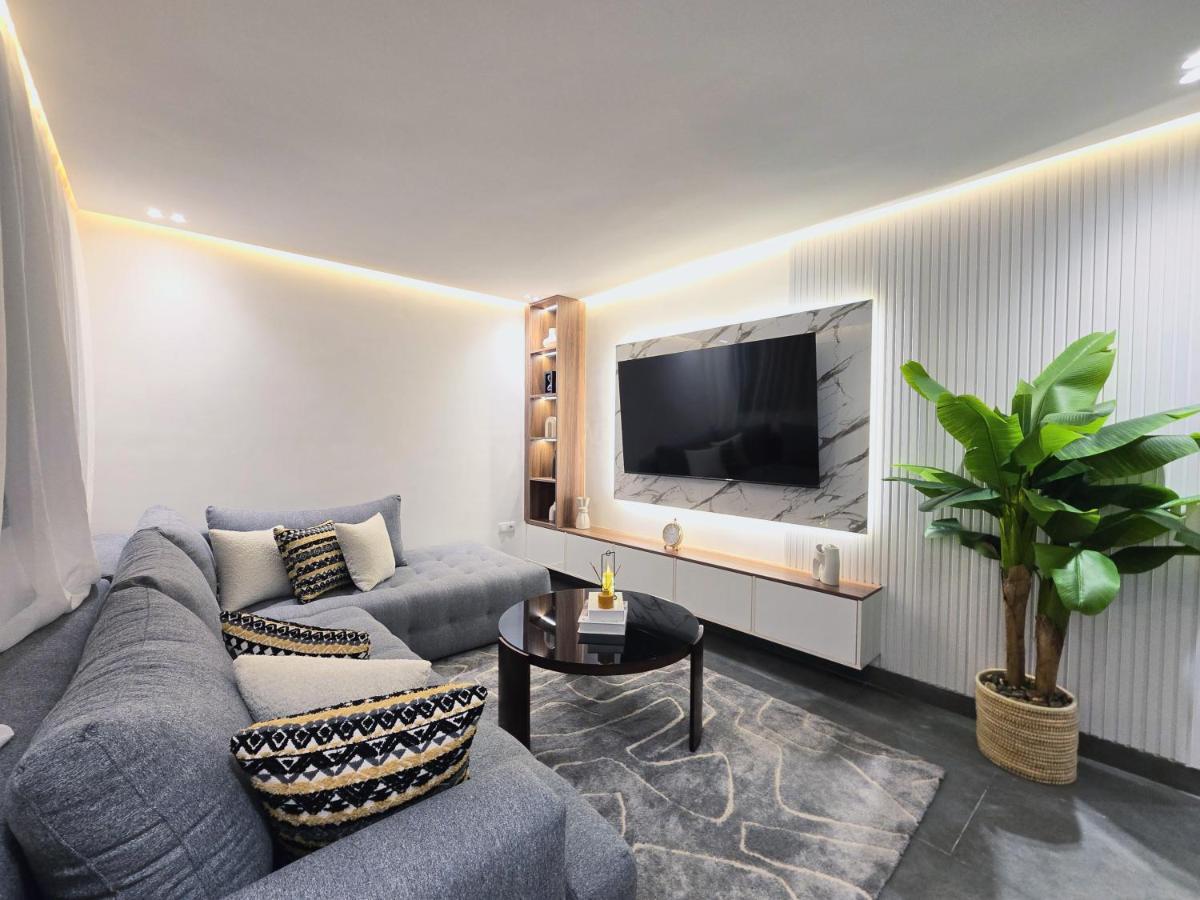 Central New 1BR Next to the Train Station - 5