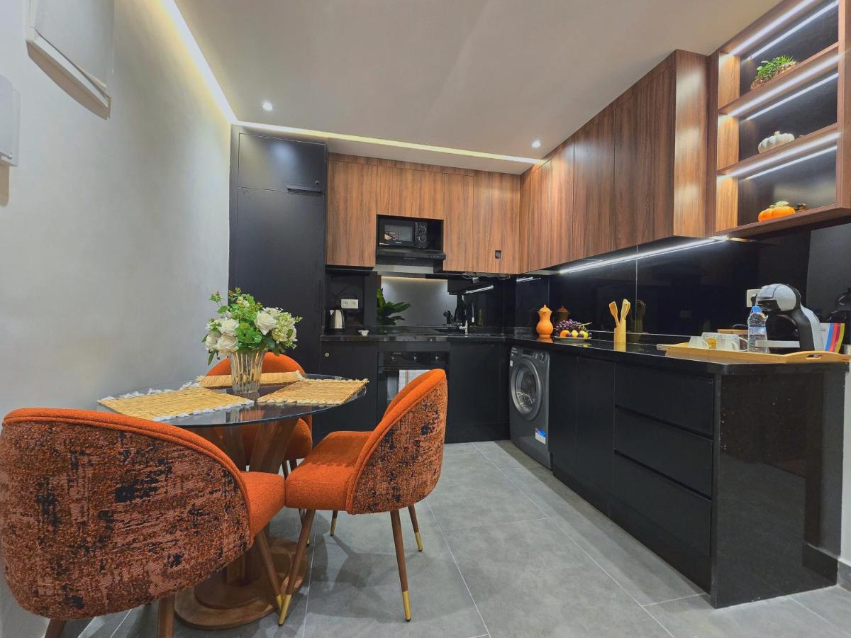 Central New 1BR Next to the Train Station - 4