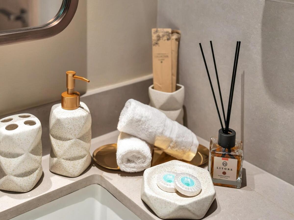 2 Bedroom Luxury Burj Khalifa & Fountain View Connected to Dubai Mall - 3