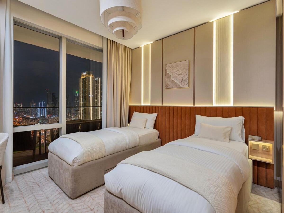 2 Bedroom Luxury Burj Khalifa & Fountain View Connected to Dubai Mall - 2