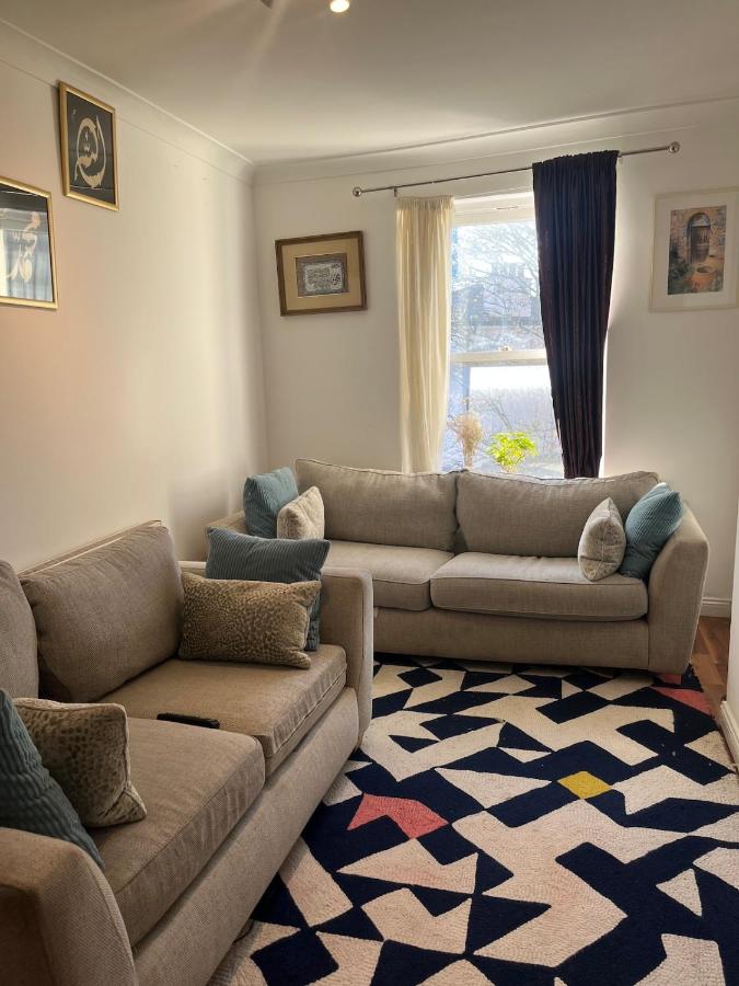 Hyde Park Modern Charming Escape Steps away from shops and park