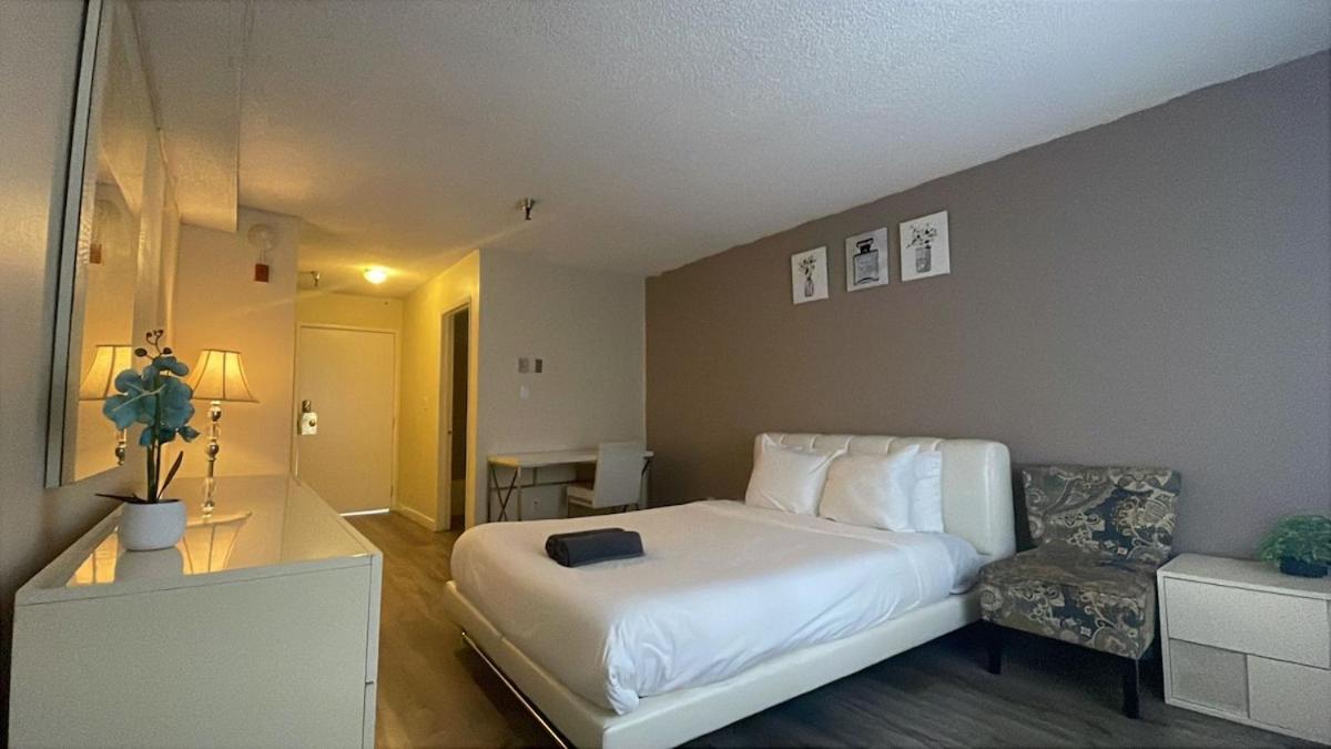 Beverly Hills Apart with En-Suite Bath c12 - 4