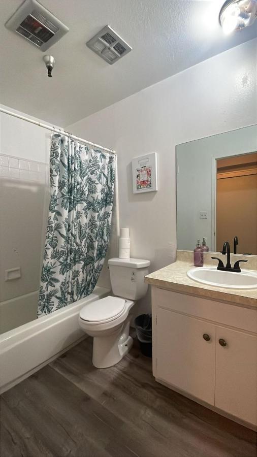 Beverly Hills Apart with En-Suite Bath c12 - 3