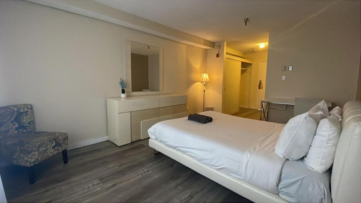 Beverly Hills Apart with En-Suite Bath c12 - 2