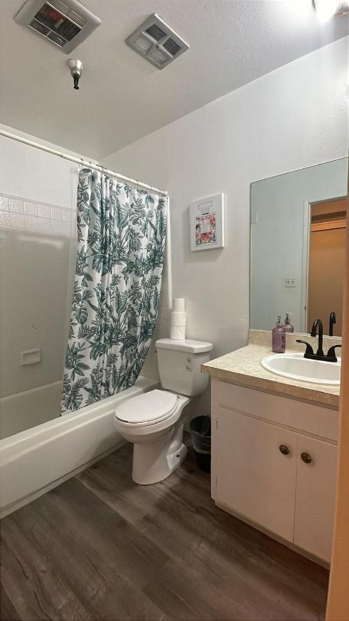 Beverly Hills Apart with En-Suite Bath c12 - 5