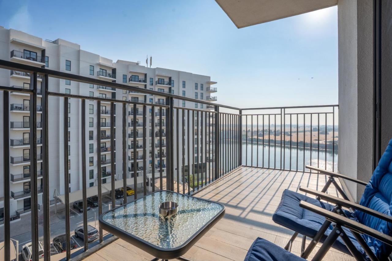 Chic Studio l Waters Edge l Top Location in Yas island l Canal view with Balcony l Free Parking l Near Yas Mall l F1 Yas Island l Sea world - 4