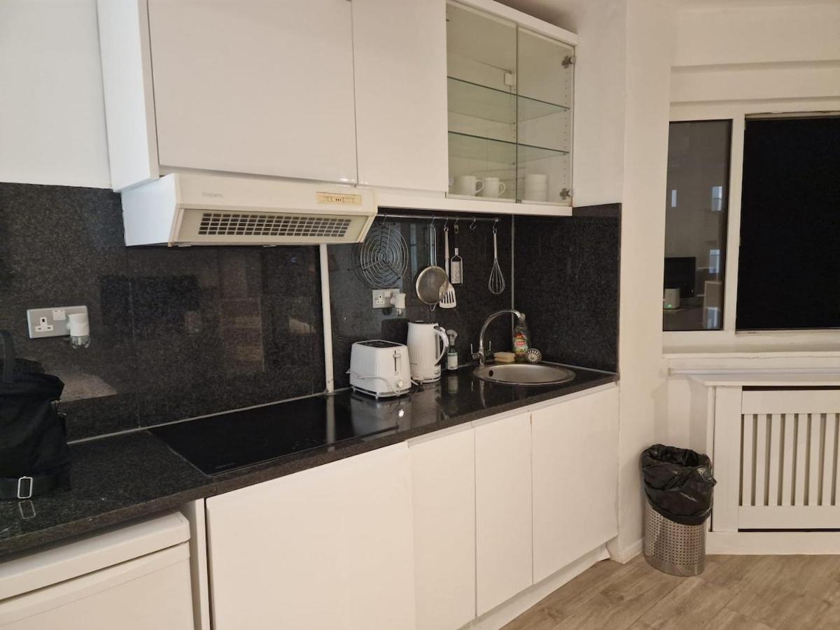 Chelsea cloisters Studios - 4