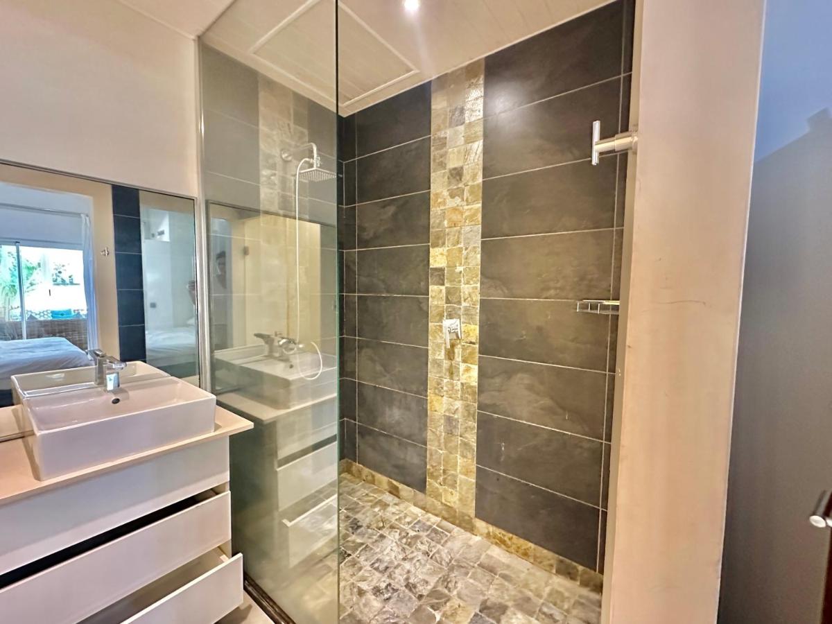 Spacious Two-Bedroom Apartment by the Beach - 3