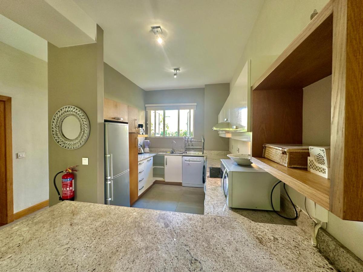 Spacious Two-Bedroom Apartment by the Beach - 5