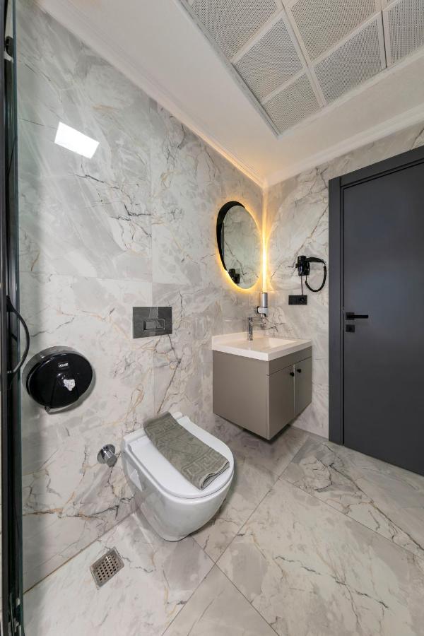 Deluxe Suite with Spa Bath
