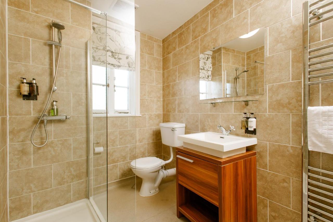 Twin Room with Shower