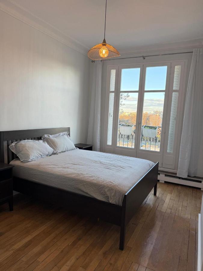 View on Eiffel Tower Seine and Main Monuments - 2