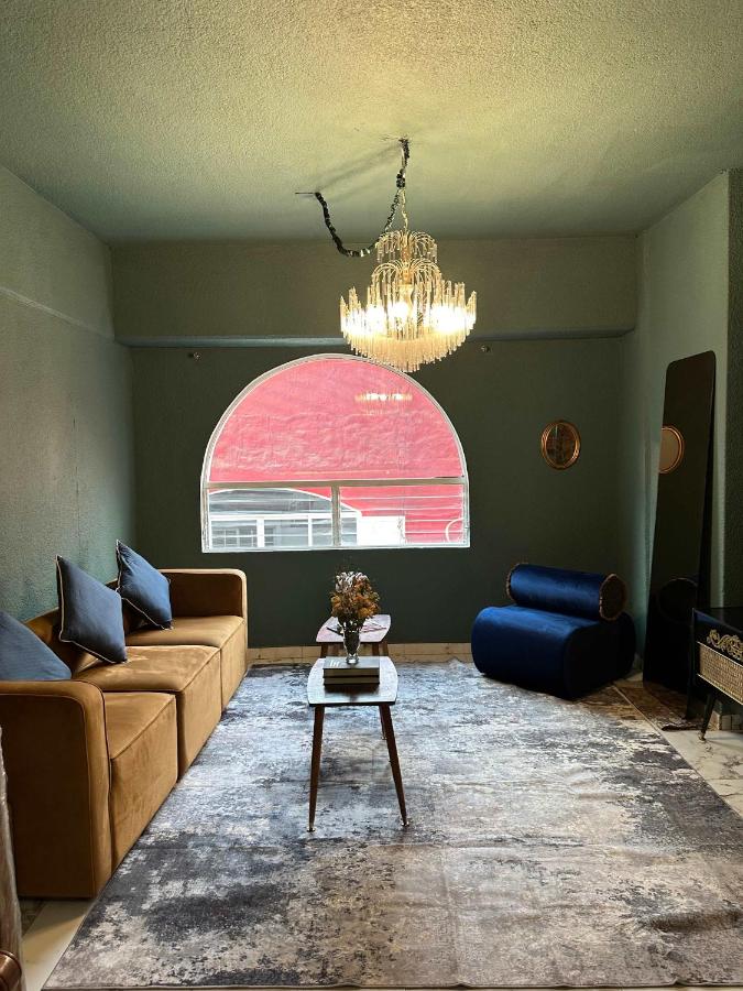 161-2D A One-Bedroom Artistic Refuge