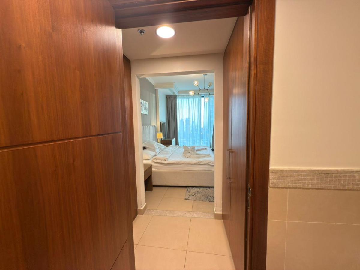 AMAKIN Burj Vista Tower 1 - 3