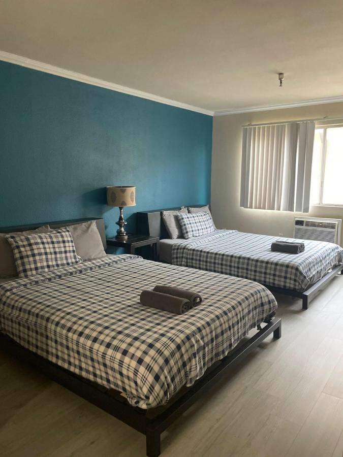 Affordable double queen bed apart in Beverly Hills
