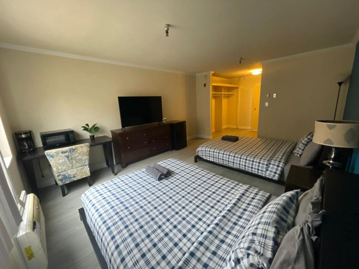 Affordable double queen bed apart in Beverly Hills - 2