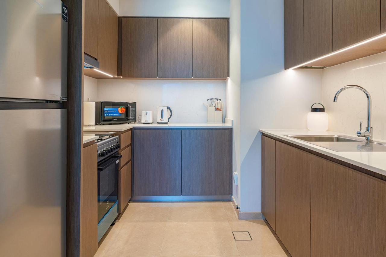 1BR with Full burj khalifa and fountain view - 4