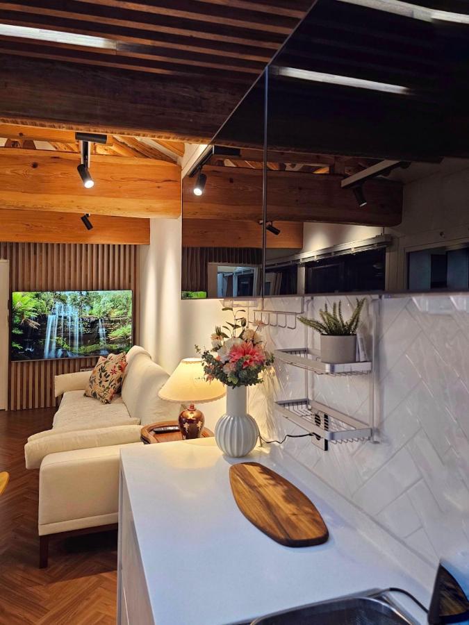 Jongno Hanok Family accommodation 3 rooms 2 bathrooms Dongmyo DDP Urban relaxation Gyeongbokgung Palace Modern Hanok Spacious deck Free luggage storage - 2