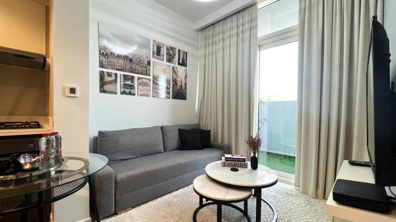 Modern 1-Bedroom Luxury Stay with Lake View in Reva, Business Bay - 2