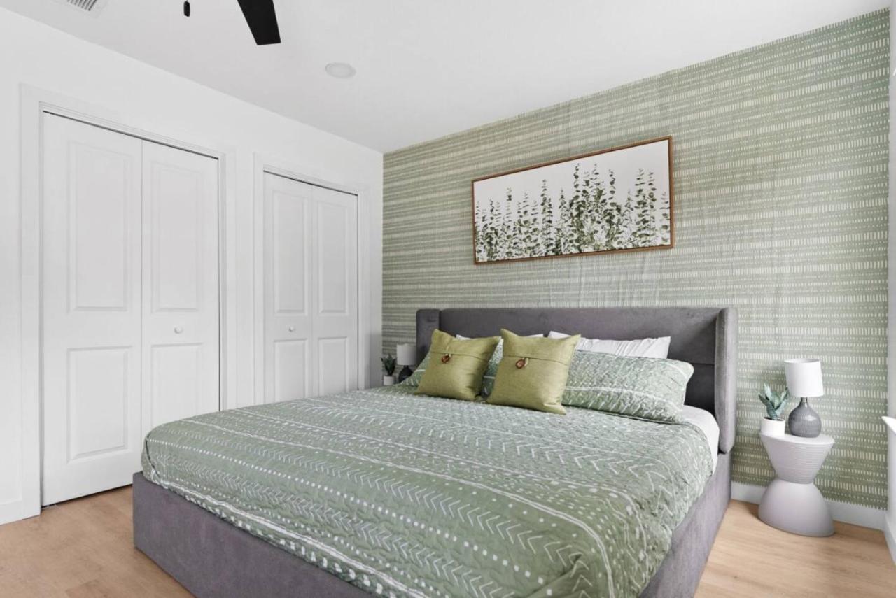 Bright & Modern 4BR Sanctuary in Central Austin - 4