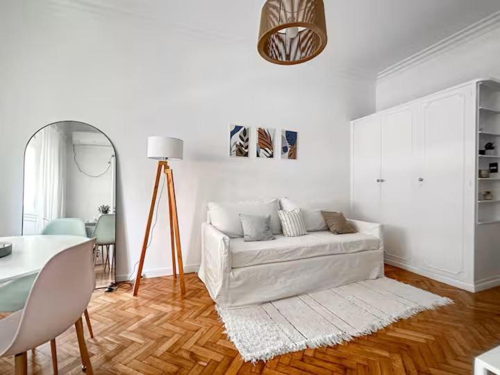 Luminoso Depto en Recoleta - Ubicacion Perfecta! - 2