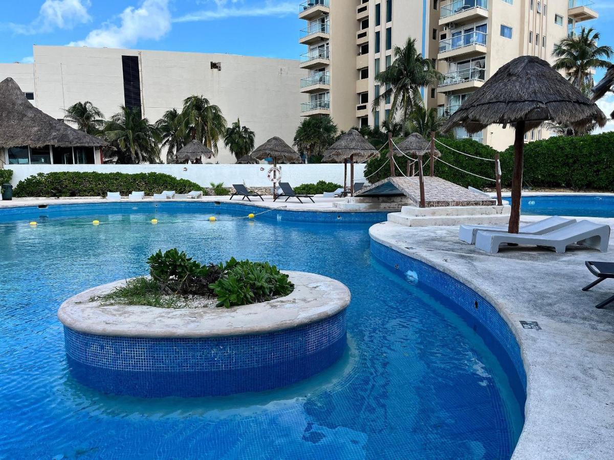 Beautiful Beach Front Pent House in Cancun!!! - 4