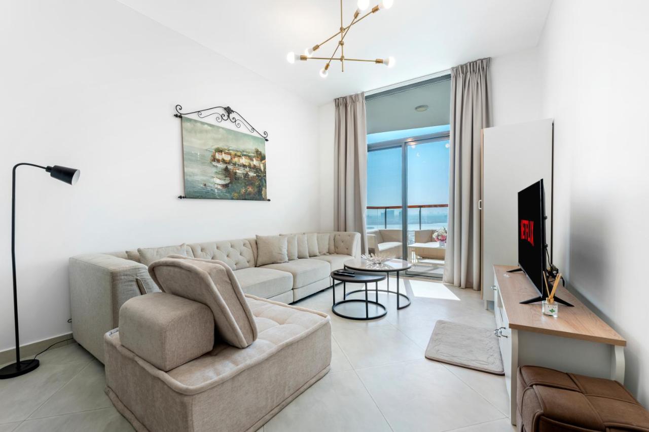 Modern 1BR with Pool & Gym, Burj Khalifa View, Al Jaddaf - 2