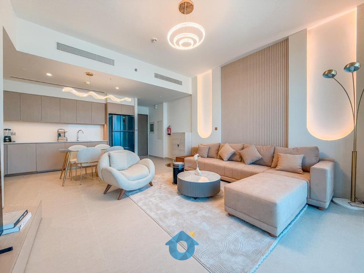 Enjoy Best Burj Khalifa View from Balcony Next to Dubai Mall Luxury 2BR Like Home - 5