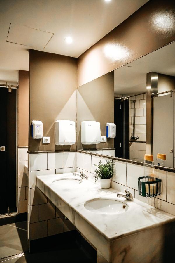 HelloBCN Youth Hostel Barcelona - 3