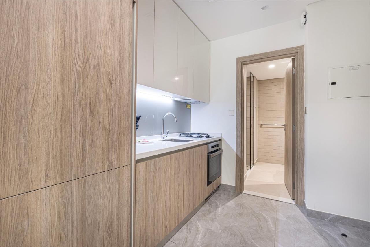 Brand New Building! 2 Double Bed! Ideal Location with 5-star Pool and Gym! - 5