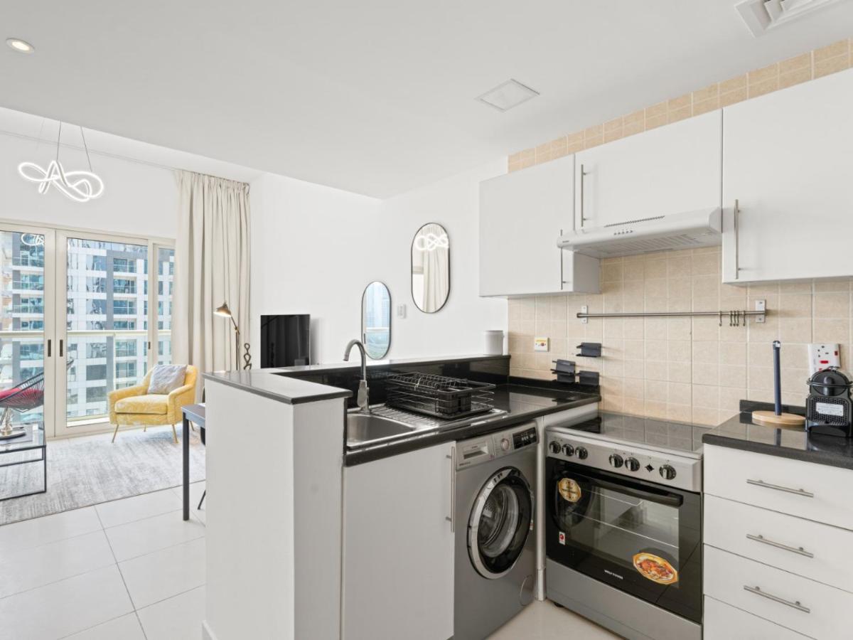 Prime Luxe 1BR w SofaBed -Sleeps 4 - In Marina View - 4