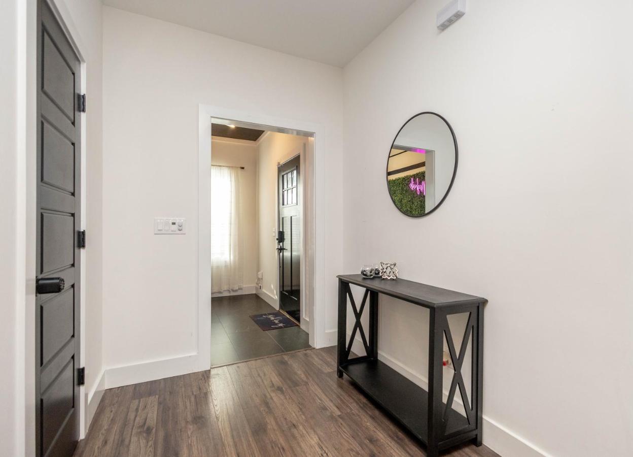 Broadway Breeze Escape Modern Nashville Comfort - 2