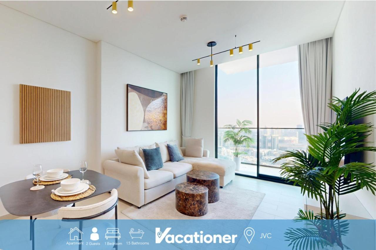 Vacationer Holiday Homes l Contemporary 1 Bed l City Views l near Circle Mall