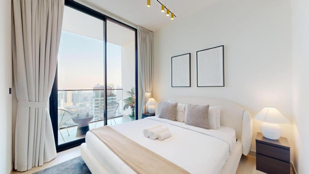 Vacationer Holiday Homes l Contemporary 1 Bed l City Views l near Circle Mall - 2