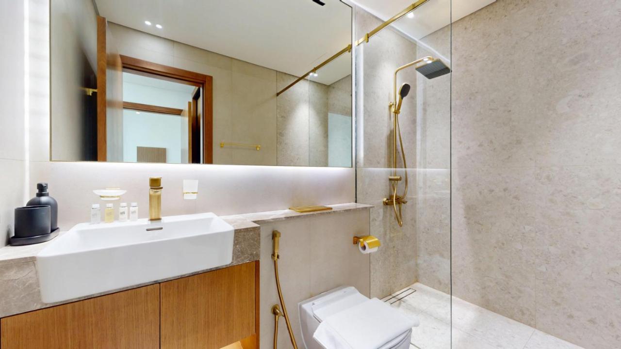 Vacationer Holiday Homes l Contemporary 1 Bed l City Views l near Circle Mall - 3