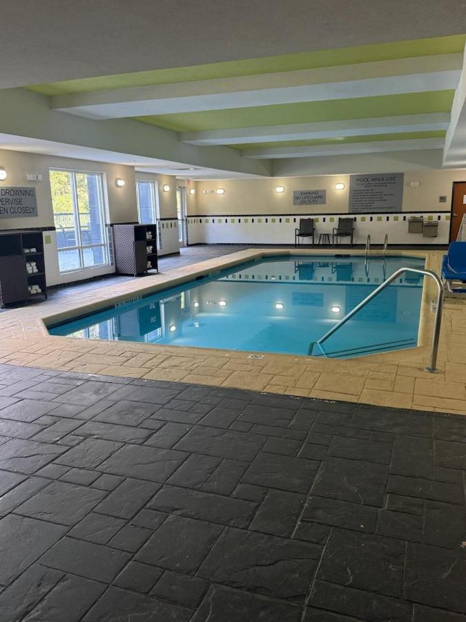 Budget Inn & Suites — photo 9