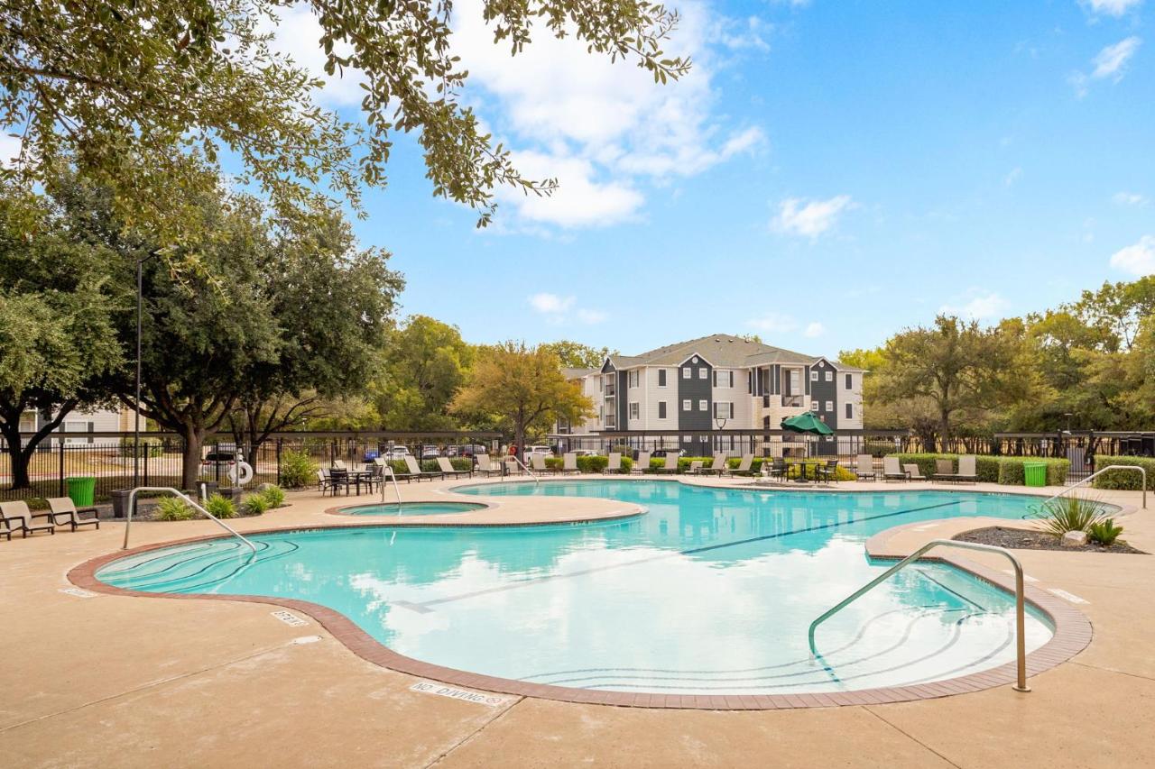 ATX Retreat Close to UT, DT & Lady Bird Lake - 4