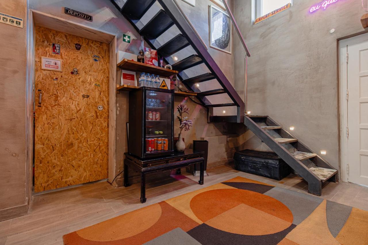 The Coolest Place near the airport! - 5