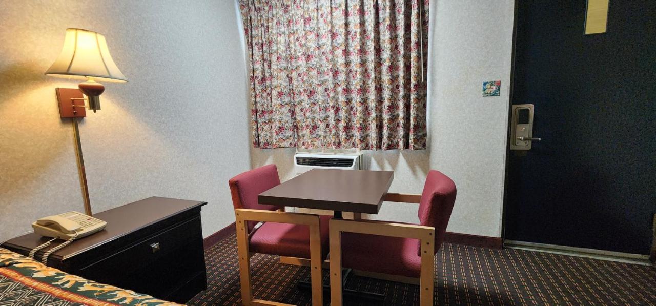 Turnpike Motel — photo 20