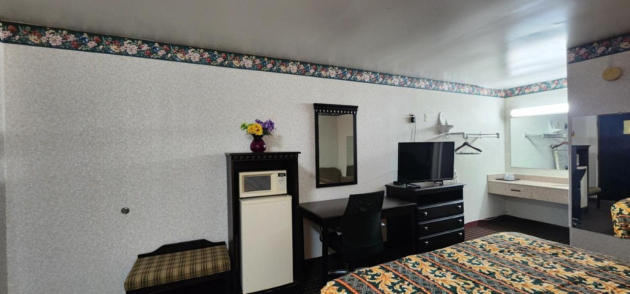 Turnpike Motel — photo 23