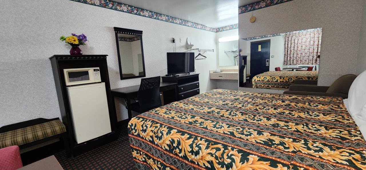 Turnpike Motel — photo 21
