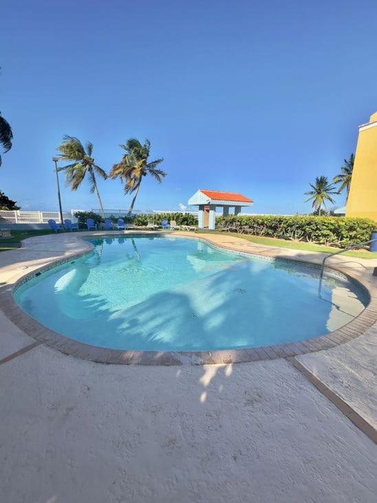 Beach and pool access apartment - 4